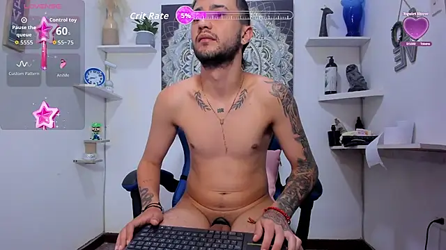 Jey_hot7: διαδικτυακό σόου στην κάμερα