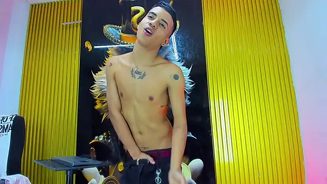 Guys_Latino_Hot webkamerás műsora