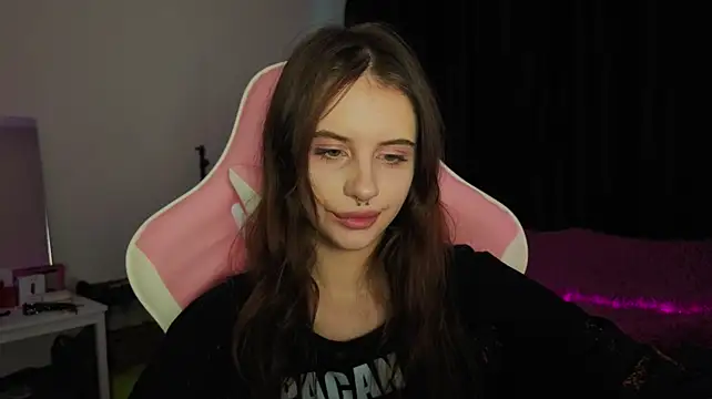 evvaavve Adlı Modelin Canlı XXX Sohbeti