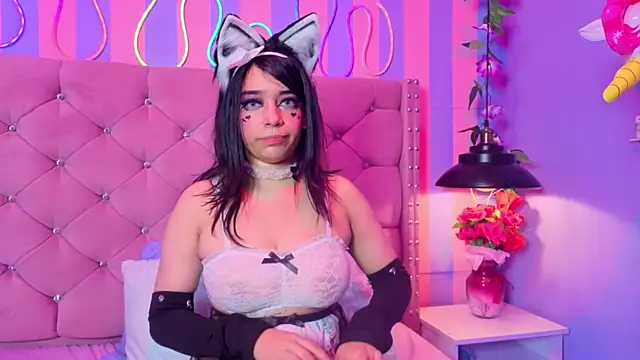 Chat XXX en directo de Kira-Berry