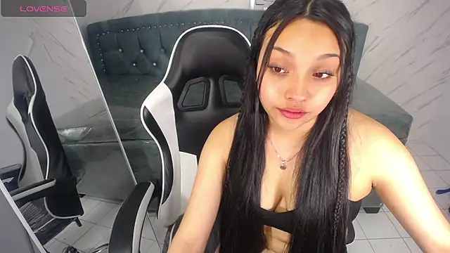 Chat +18 de lia_harper_t ao vivo
