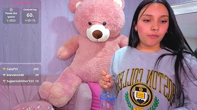 Chat +18 de lia_harper_t ao vivo