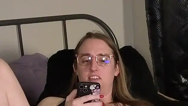 EXYevatell's Webcam Show