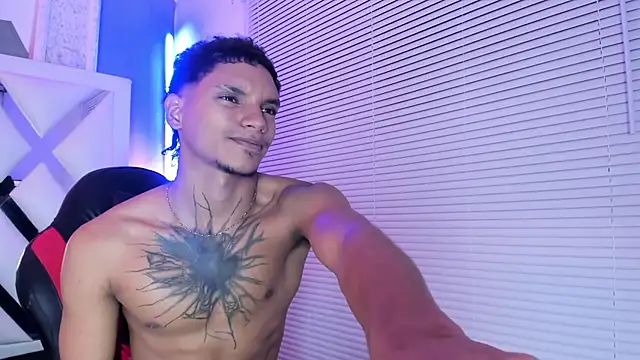 Show modela kai_storm77 na web-kameri