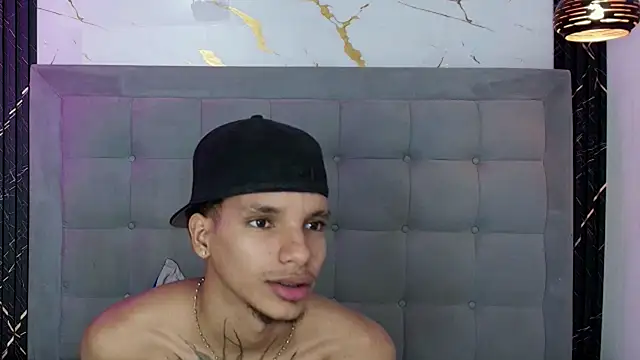 Show modela kai_storm77 na web-kameri