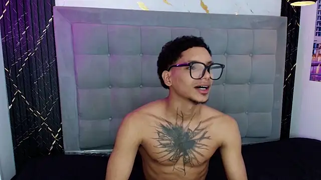 kai_storm77's Webcam Show