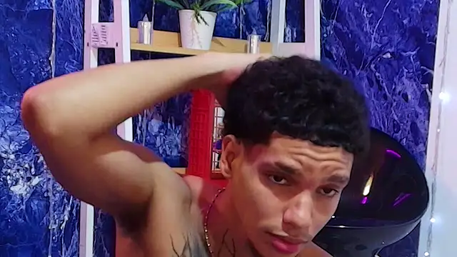 Show modela kai_storm77 na web-kameri
