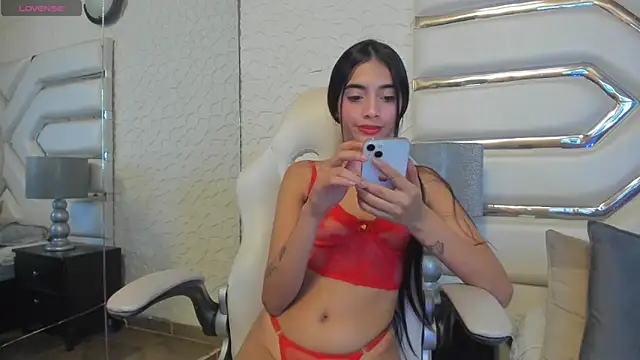 KattyLilli live XXX chat