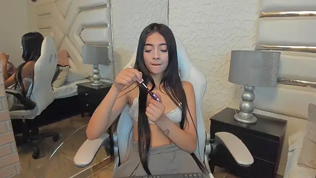 KattyLilli Chat XXX live