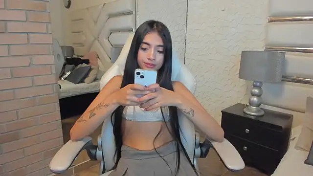 KattyLilli Live XXX-chat