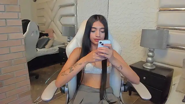 KattyLilli Adlı Modelin Canlı XXX Sohbeti