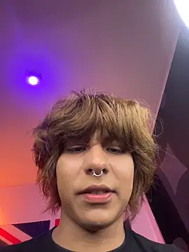 Aronn_44 在線直播表演