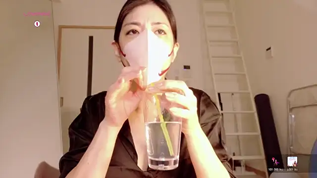 Rin-A-Rise Adlı Modelin Canlı XXX Sohbeti