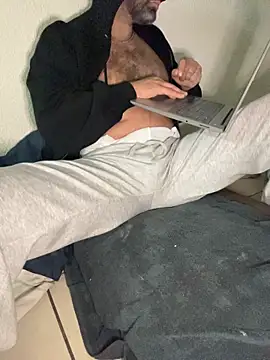 הופעת וובקאם של french_solo_X