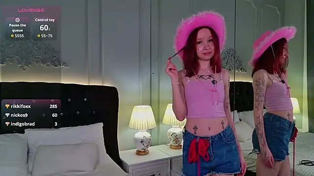 Mi_Mi_Mia élő XXX-chatje