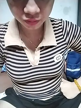 Girl_lovebaby Adlı Modelin Canlı Sohbet Odası