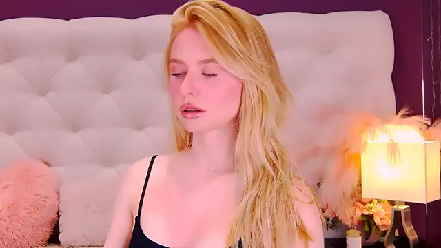 Chat +18 de RheaSky ao vivo