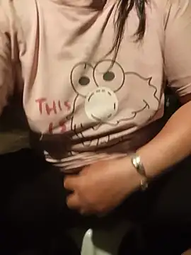 Chat XXX en directo de tuyet-nhi