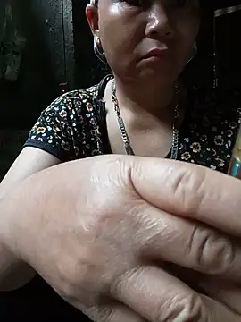 tuyet-nhi Chat XXX in diretta