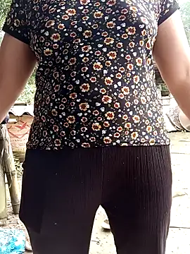 tuyet-nhi Adlı Modelin Canlı XXX Sohbeti