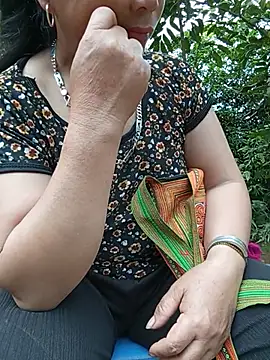 tuyet-nhi 라이브 XXX 채팅
