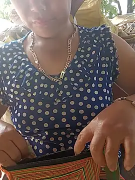 Chat XXX en directo de tuyet-nhi