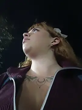 Emma_Risky-: διαδικτυακό σόου στην κάμερα