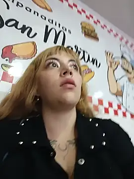Emma_Risky-: διαδικτυακό σόου στην κάμερα