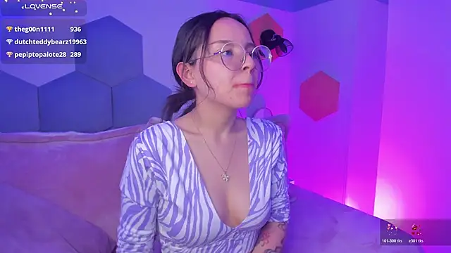 XXX chat uživo modela kitty_patitas_suavesss
