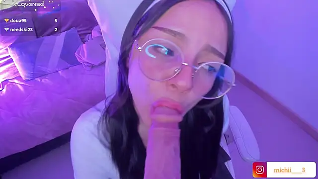 Chat +18 de kitty_patitas_suavesss ao vivo