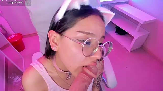 kitty_patitas_suavesss' Live XXX Chat