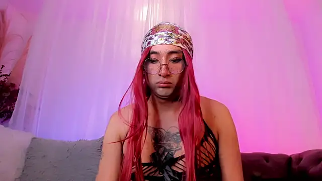 BadKittyTS: διαδικτυακό σόου στην κάμερα