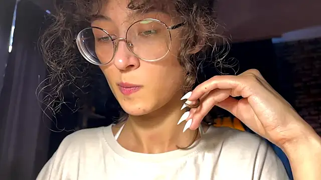CurlyWinx Webcamshow