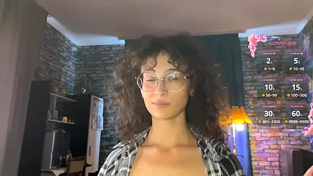 CurlyWinx Webcam Show