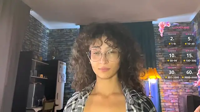 CurlyWinx Webcam Show