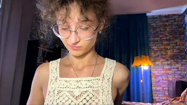 CurlyWinxのライブXXXチャット