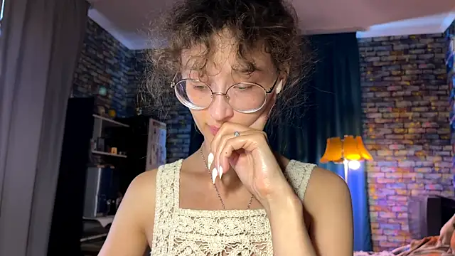 CurlyWinx's Live XXX Chat