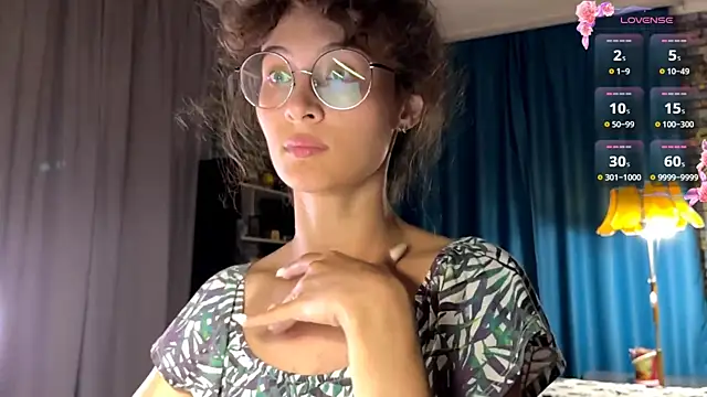 CurlyWinx's Live Sex Cam Show
