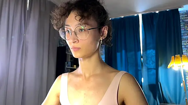 CurlyWinx's Live XXX Chat