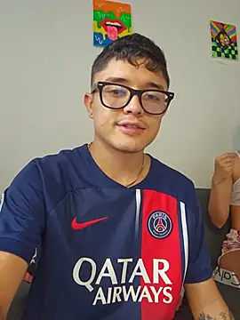 SAMY_AND_FRIENDSS Show in webcam