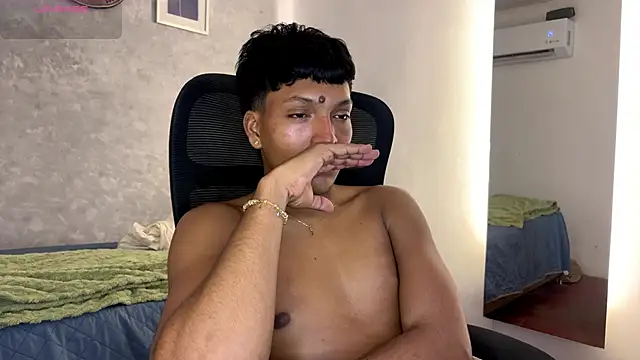 Brad_bonnet_ Chat XXX in diretta