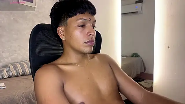 Brad_bonnet_ webkamerás műsora