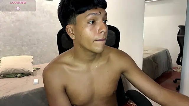 Show modela Brad_bonnet_ na web-kameri