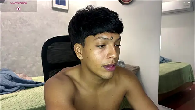 Show modela Brad_bonnet_ na web-kameri