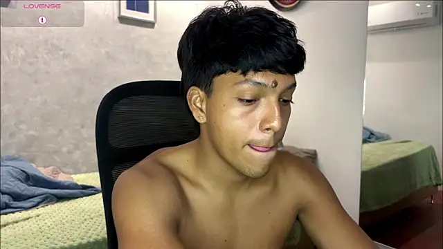 Show modela Brad_bonnet_ na web-kameri