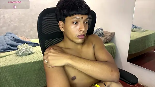 Show modela Brad_bonnet_ na web-kameri