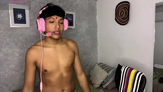 Show modela Brad_bonnet_ na web-kameri