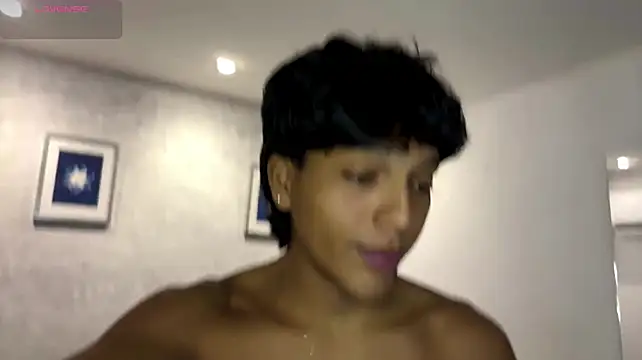Show modela Brad_bonnet_ na web-kameri