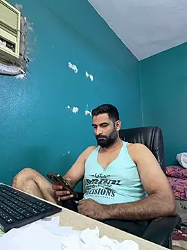 Rockyhunk143: διαδικτυακό σόου στην κάμερα