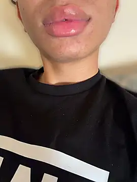 hotlips2026n Webbikameraesitys